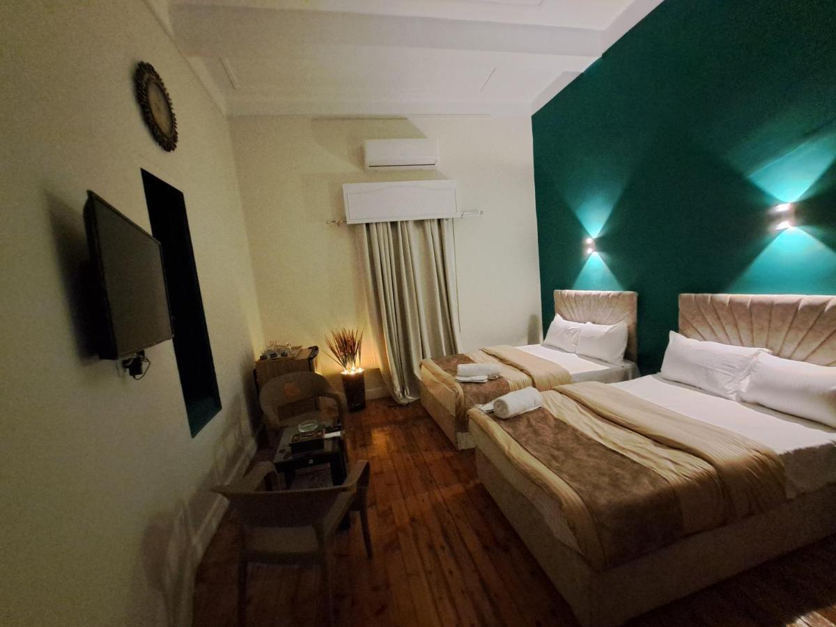 Downtown Family Hotel *